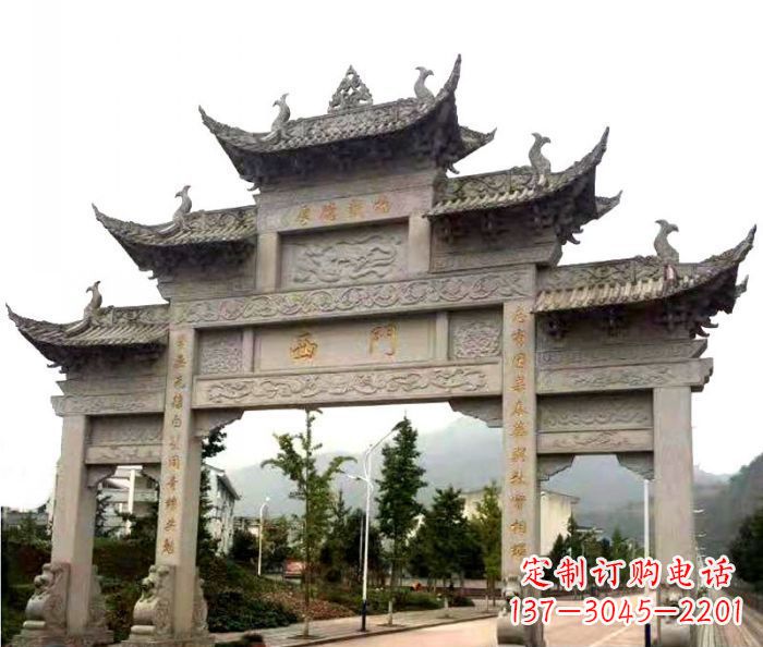 益阳村口三门石雕牌楼