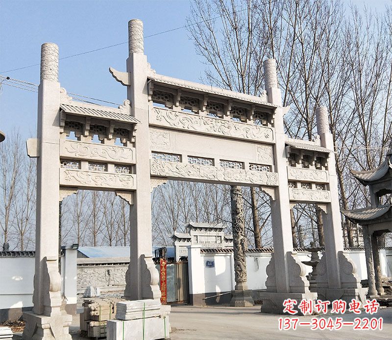 益阳村口的珍贵文化——牌坊雕塑