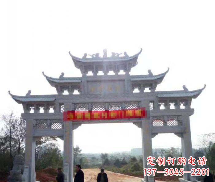 益阳三门石雕牌楼古老而精美的雕塑