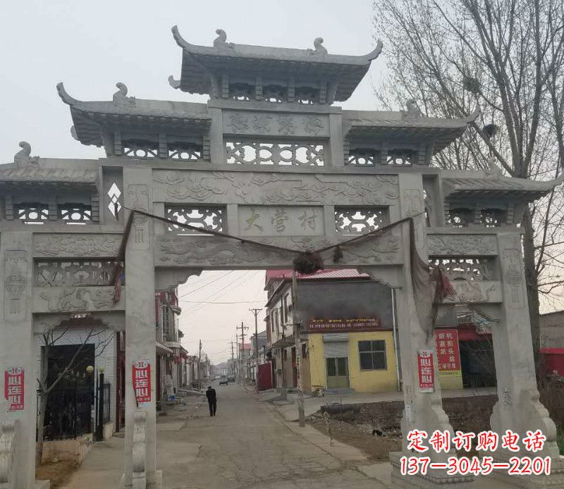 益阳村庄三门石牌坊石雕传承古老文化