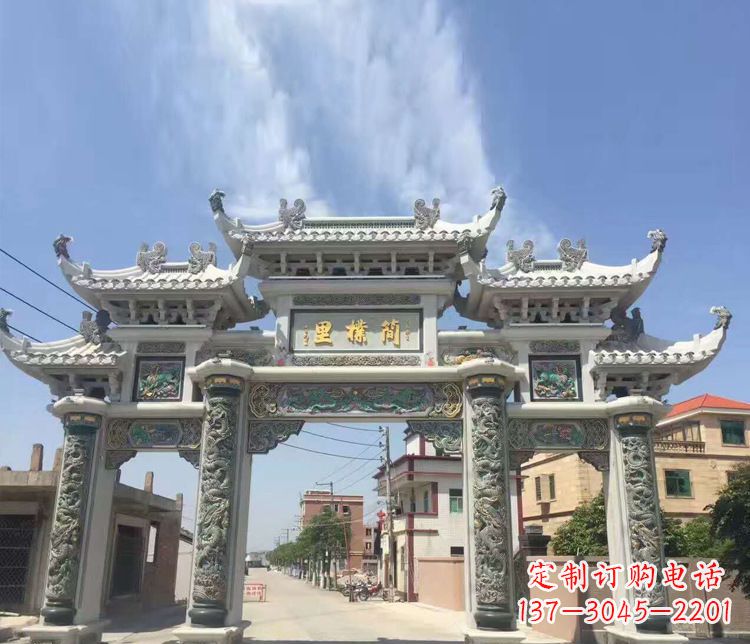益阳传承古老技艺 牌坊雕塑美化村庄
