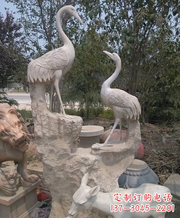 益阳静谧优雅的丹顶鹤雕塑
