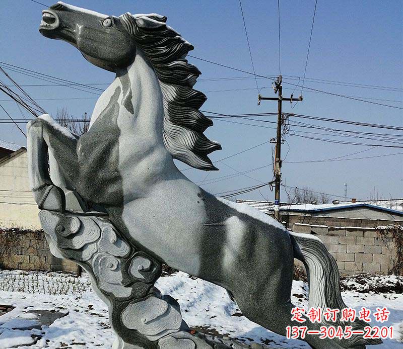 益阳传统工艺马踏祥云石雕