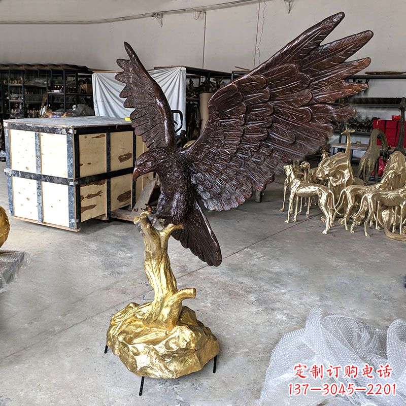 益阳超大型铜质老鹰雕塑
