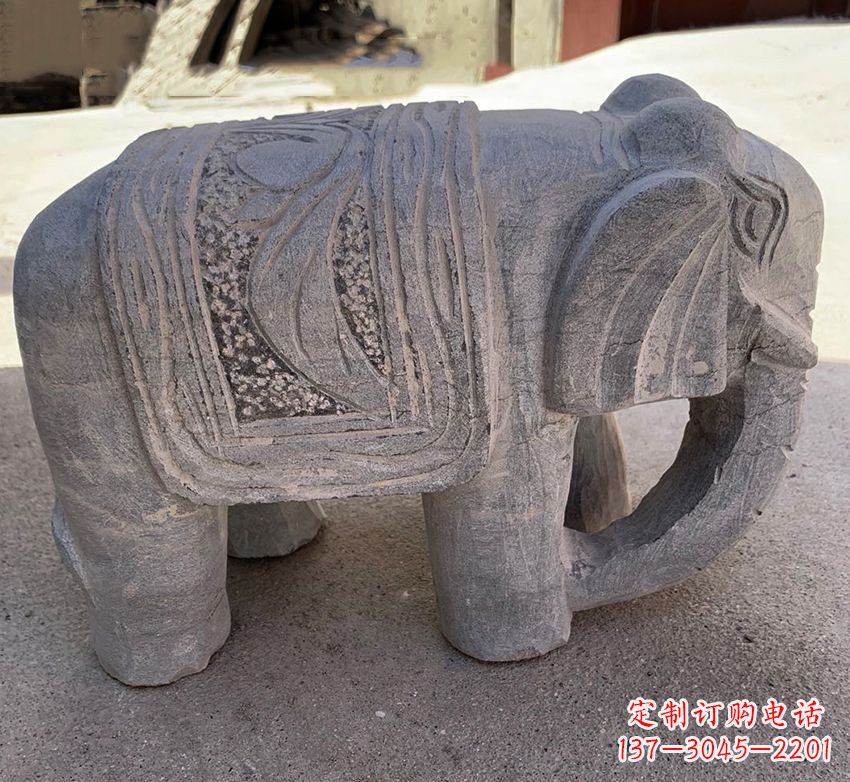 益阳大象可爱石雕