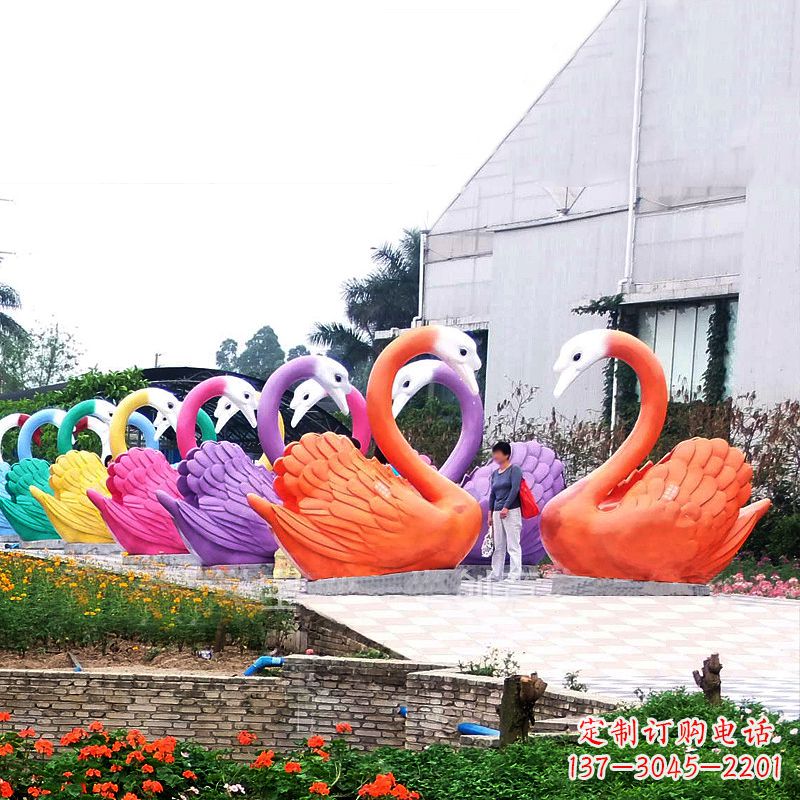 益阳高雅大型彩色玻璃钢天鹅雕塑