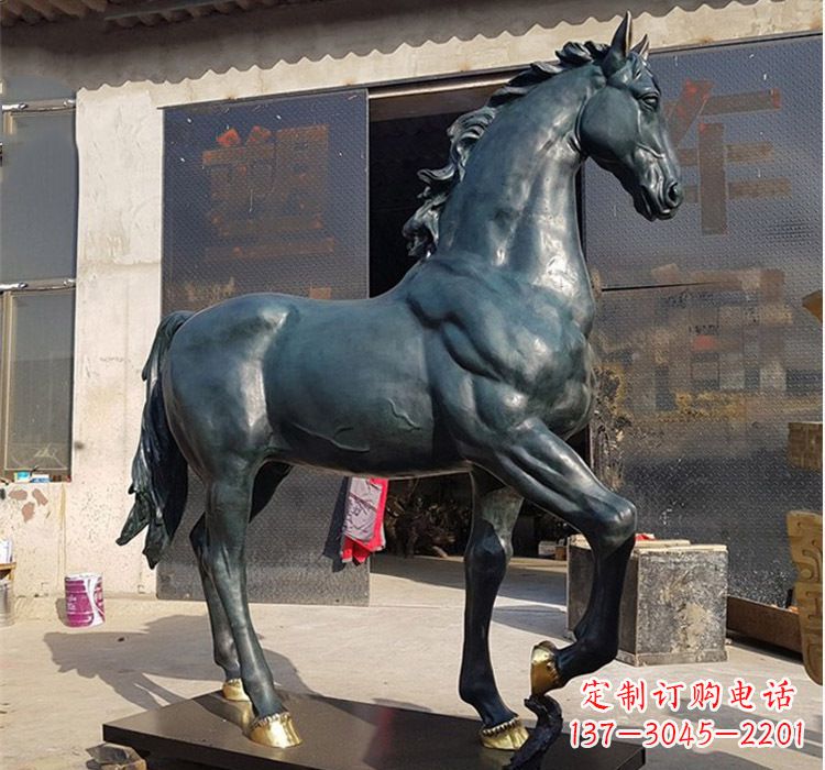 益阳大型公园铸铜马雕塑