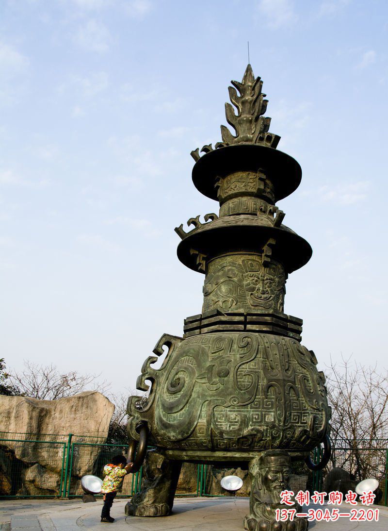 益阳大型三足香炉寺庙铜雕塑