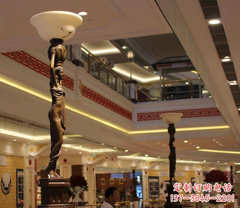 益阳高端玻璃钢仿铜雕塑——女人雕塑