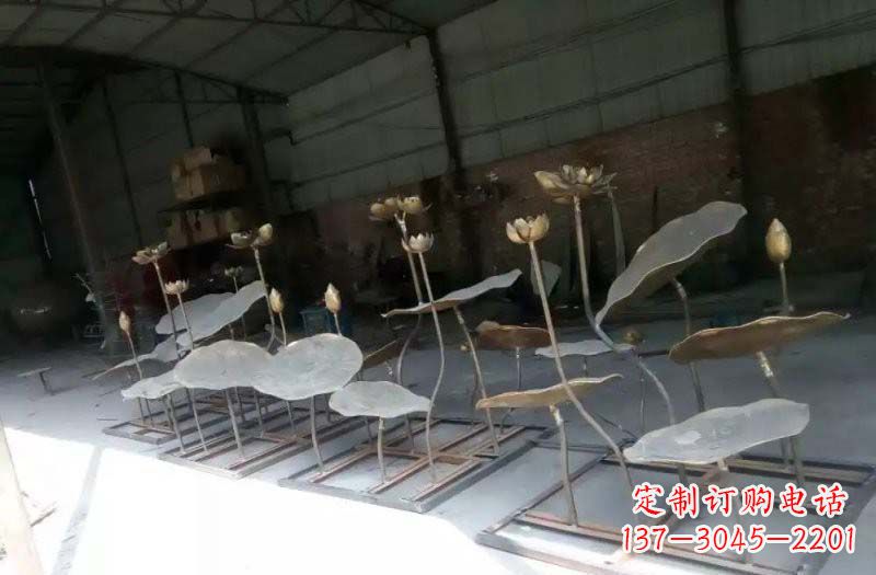 益阳精美锻铜荷花荷叶雕塑
