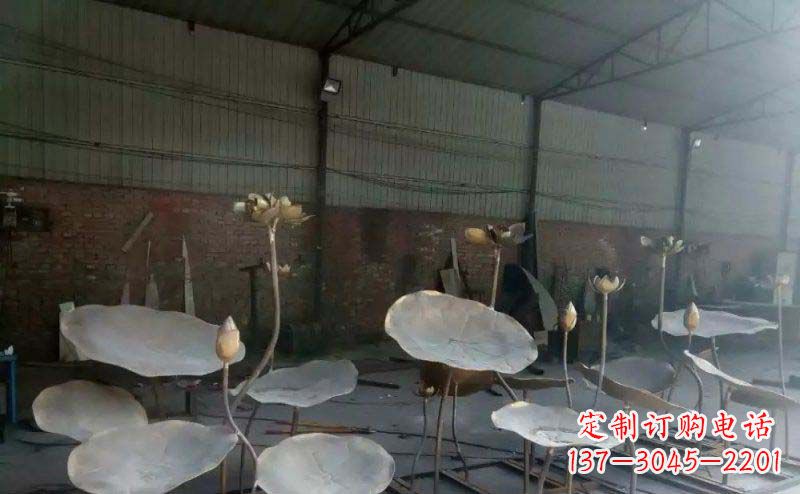 益阳锻铜荷叶荷花广场景观雕塑