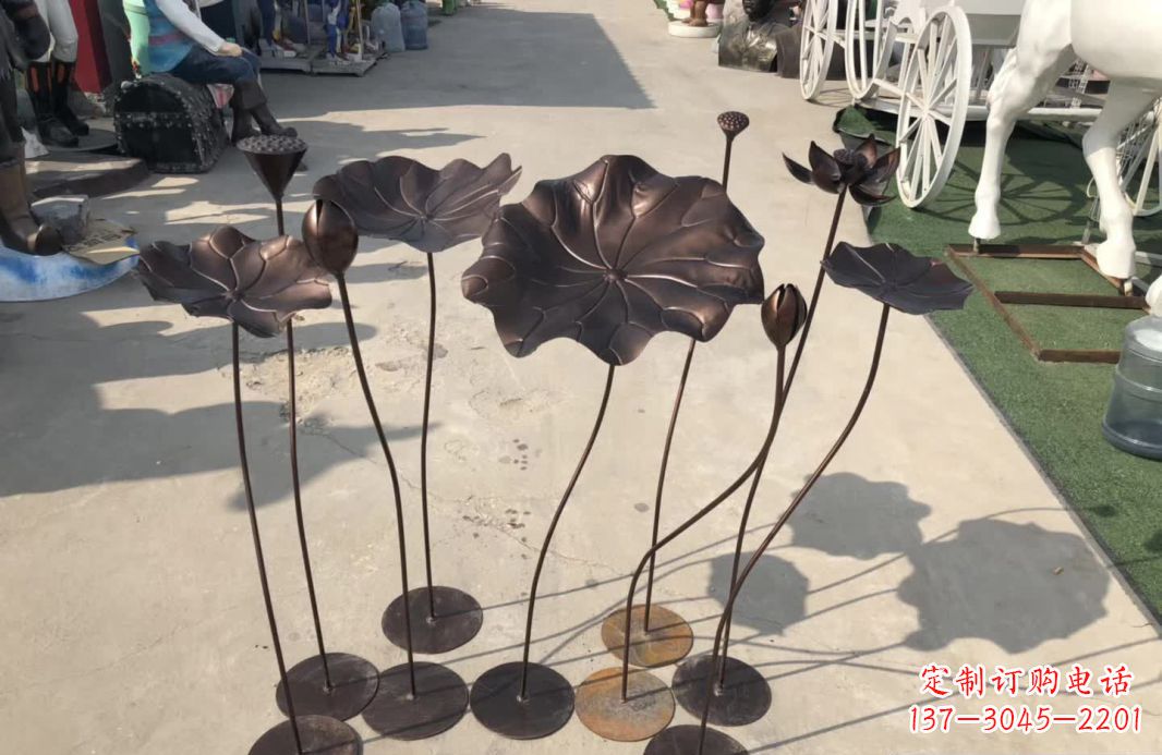 益阳锻铜园林异彩纷呈的荷花雕塑
