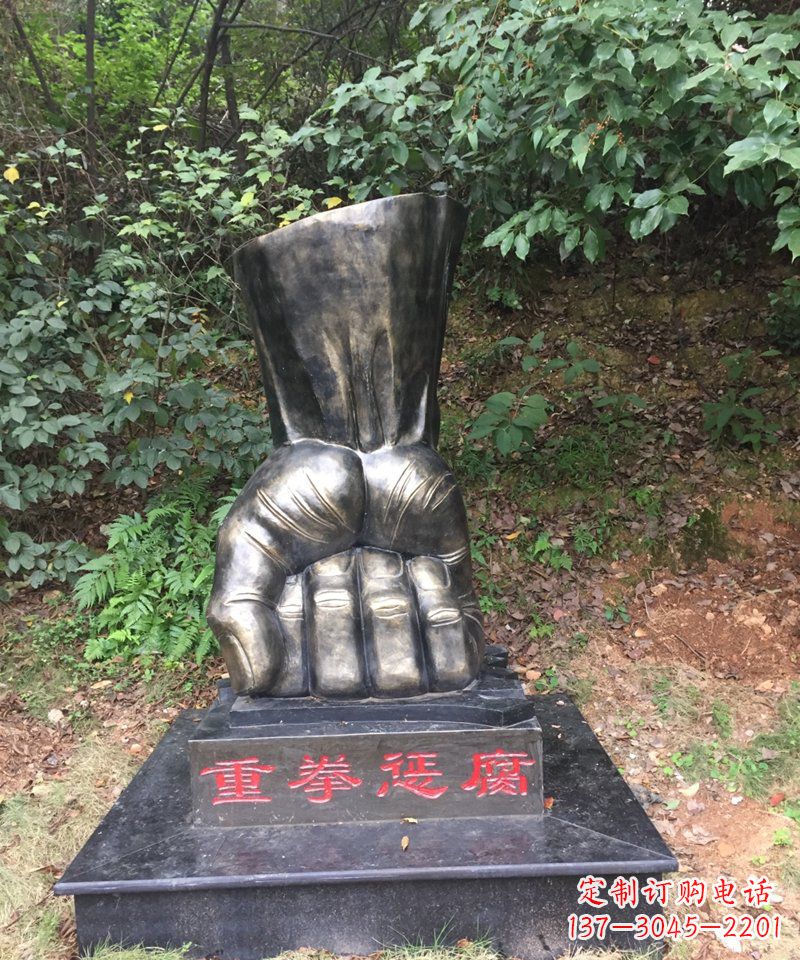 益阳高端铜拳头雕塑
