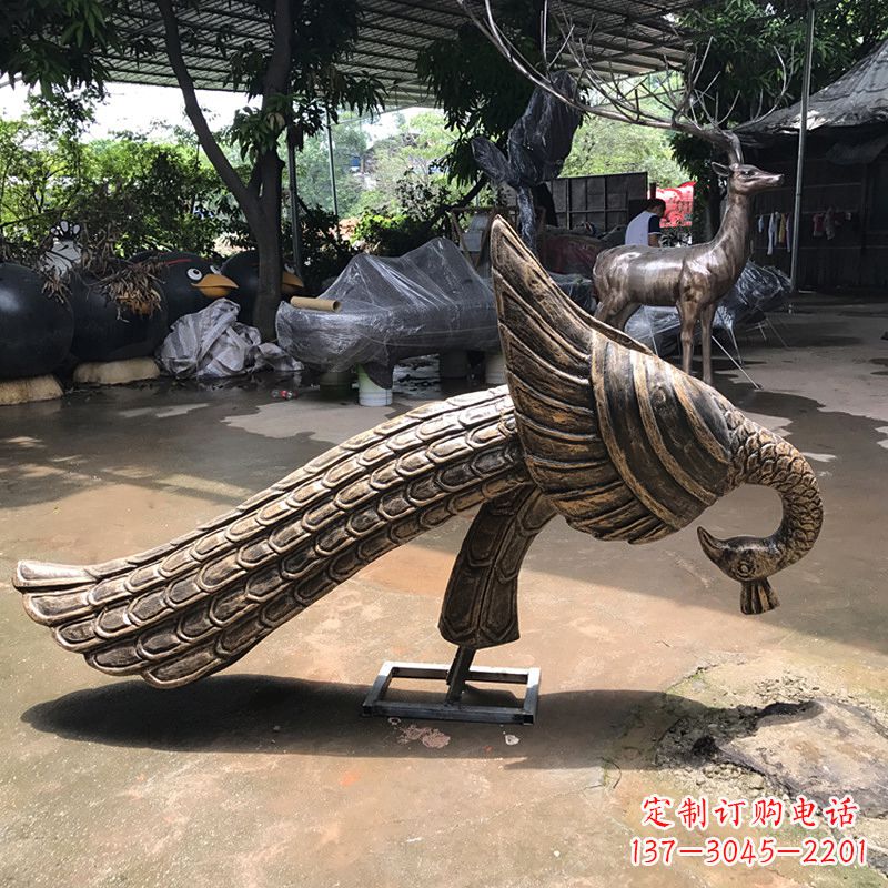 益阳仿铜玻璃钢定制孔雀雕塑