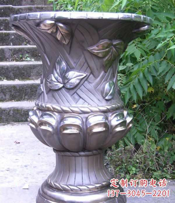 益阳玻璃钢花盆雕塑