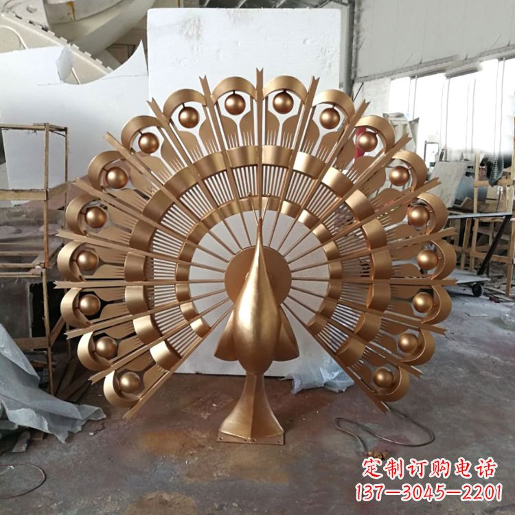 益阳精致而又经典的仿铜色不锈钢孔雀雕塑