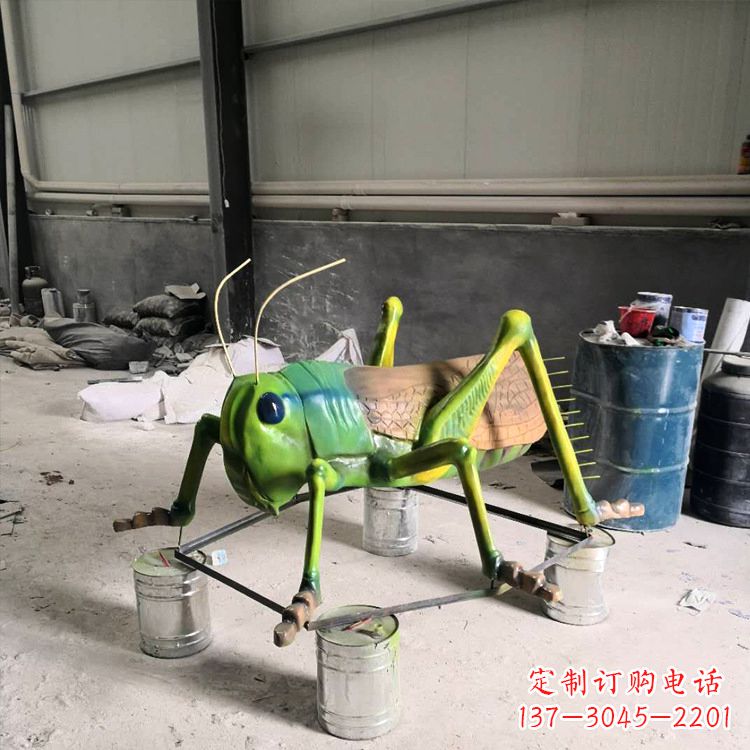益阳仿真蚂蚱玻璃钢蝗虫雕塑