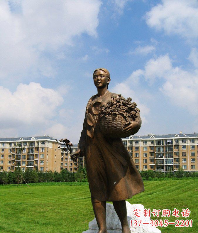 益阳传统精美少数民族雕塑——抱花篮的少数民族女孩
