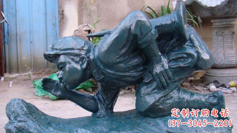 益阳传统文化符号——小红军冲锋号雕塑