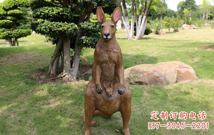 益阳公园玻璃钢仿真袋鼠雕塑