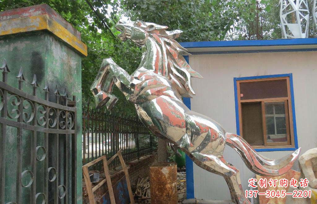 益阳优雅凌厉的不锈钢奔跑马雕塑