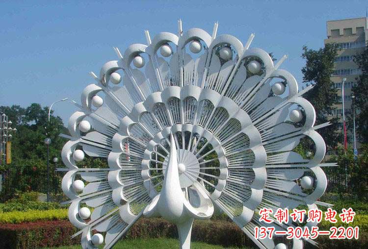 益阳动感十足的不锈钢孔雀雕塑