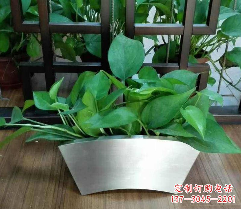 益阳高质量不锈钢花盆雕塑,享受自然完美烘托