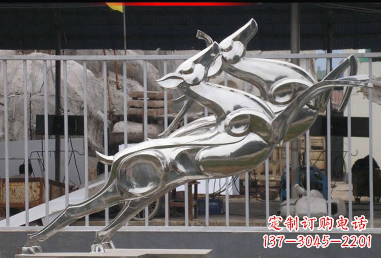 益阳梅花鹿不锈钢高光大型雕塑