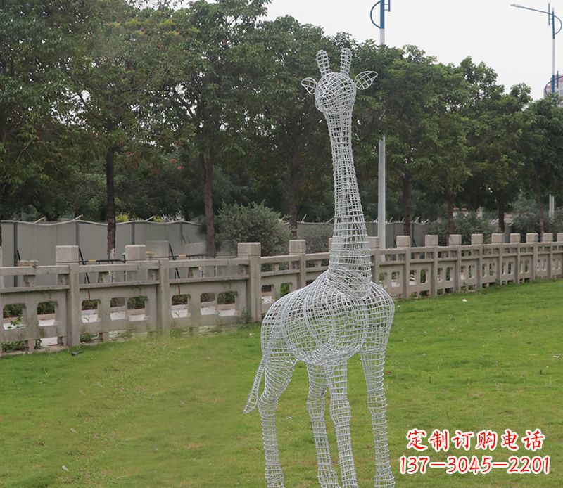 益阳浪漫活力·不锈钢镂空长颈鹿雕塑