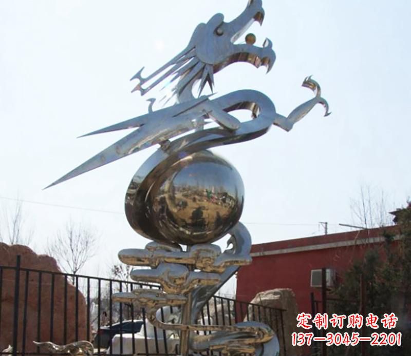 益阳传统与现代完美结合的青铜龙雕塑