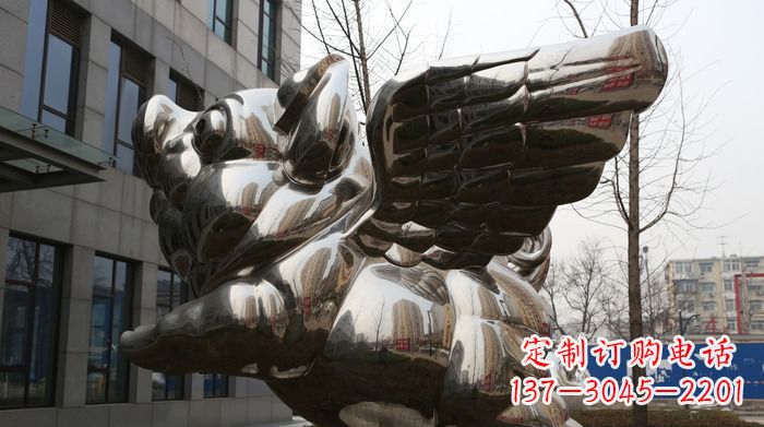 益阳精美不锈钢大翅膀猪景观雕塑