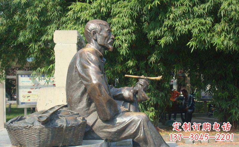 益阳老人小品铜雕抽袋烟的智慧与景仰