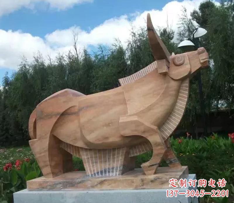 益阳公园抽象动物牛石雕