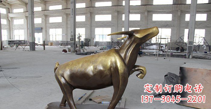 益阳公园抽象小牛动物铜雕