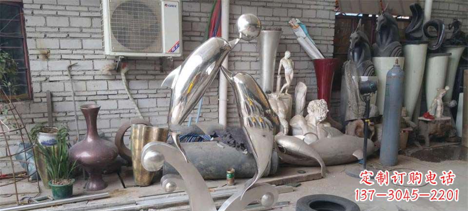 益阳艺术品般的不锈钢海豚顶球雕塑