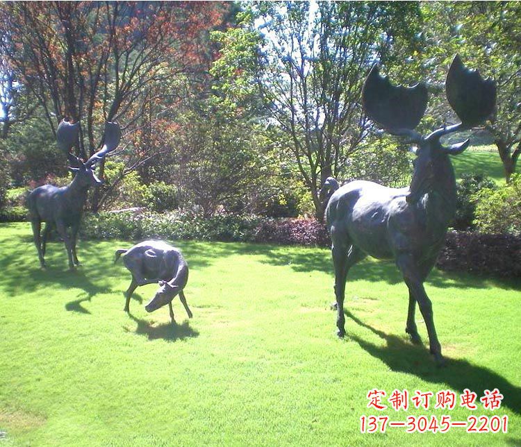 益阳以传统工艺铸造大角鹿铜雕