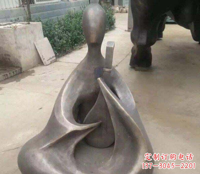 益阳抽象景观弹琵琶铜雕