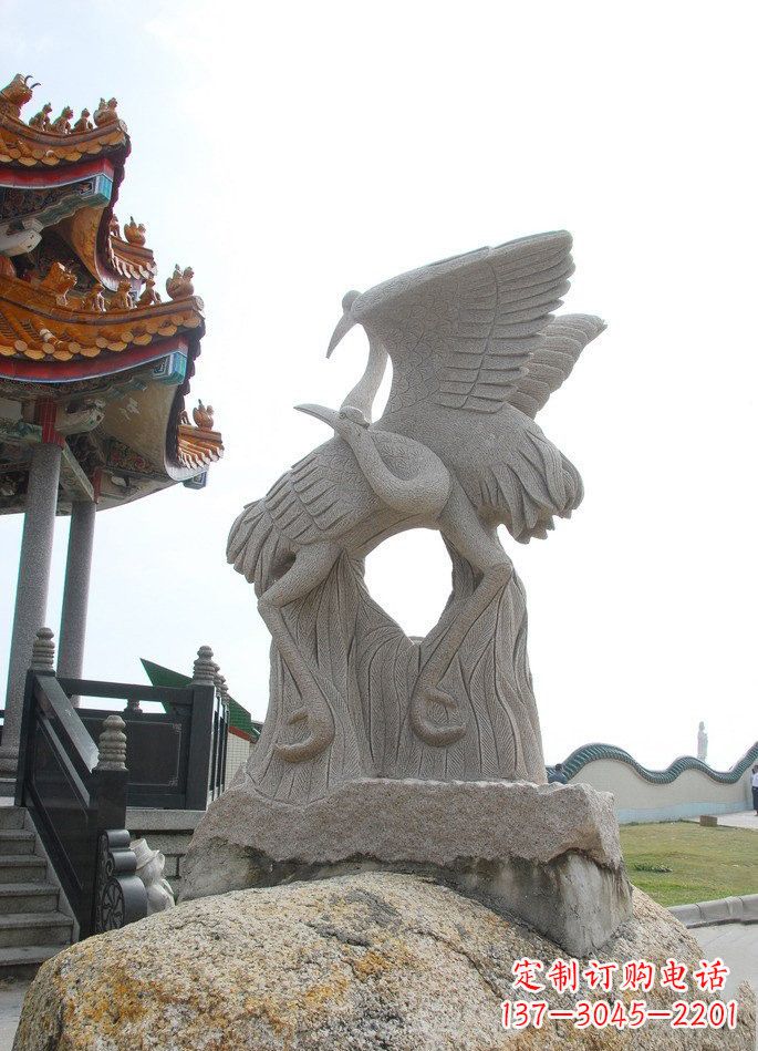 益阳高雅优美的公园动物大理石仙鹤雕塑