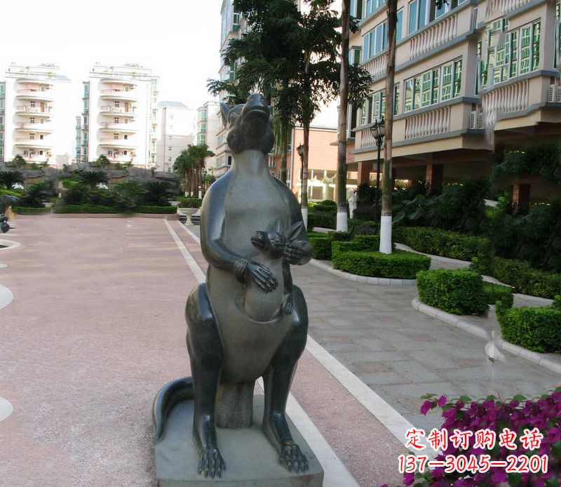 益阳动物园礼品精美袋鼠雕塑