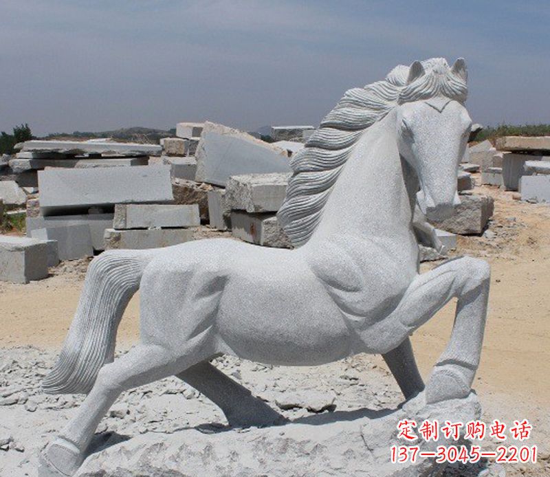 益阳引领时尚的公园小马雕塑