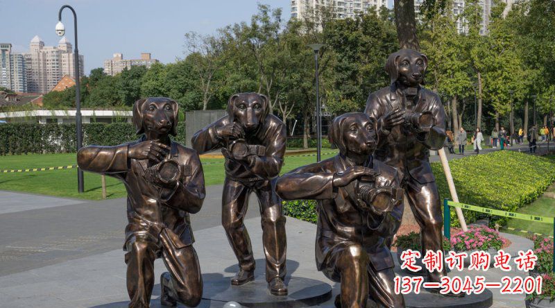 益阳公园狗头人身创意铜雕