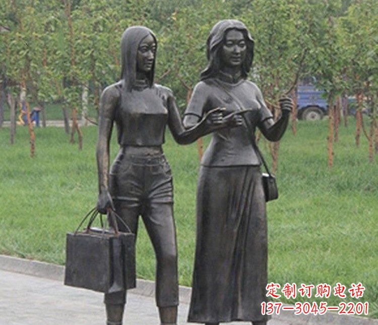 益阳艺术精品铜雕——公园逛街女性人物铜雕塑