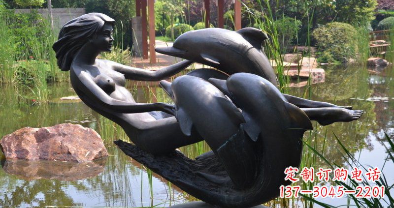 益阳公园海豚和女孩景观铜雕