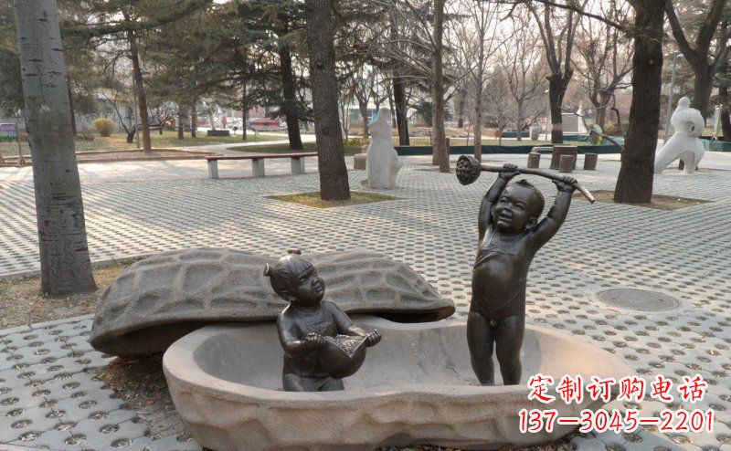 益阳公园花生壳里面的娃娃景观铜雕