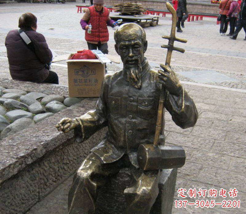 益阳精美绝伦的「老人拉二胡铜雕」