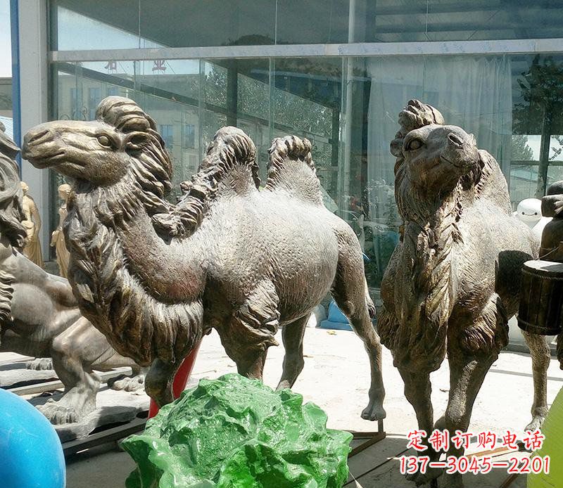益阳公园骆驼动物铜雕 (2)