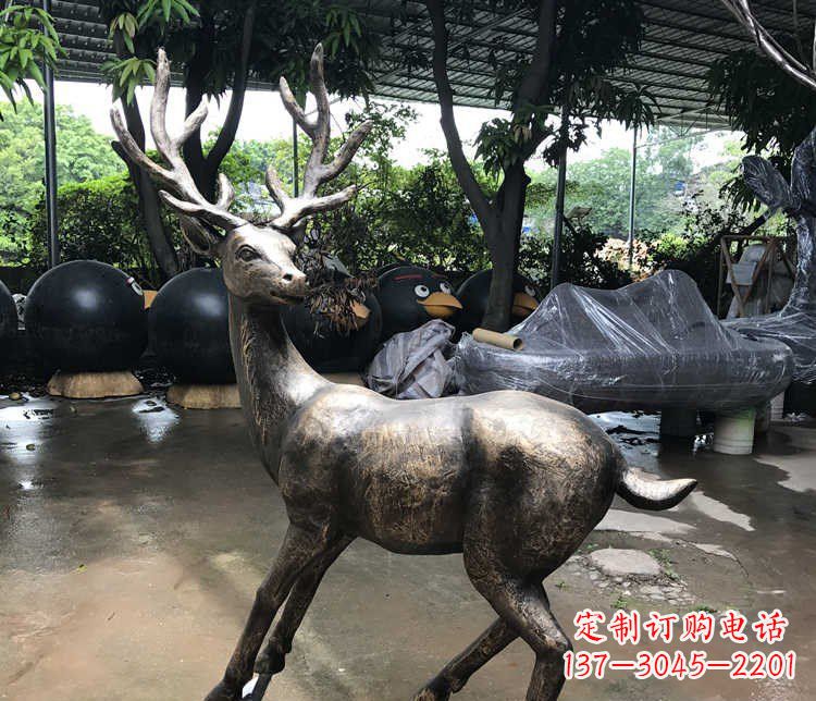 益阳静谧的梅花鹿铜雕