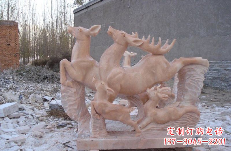 益阳脱颖而出的公园梅花鹿群石雕
