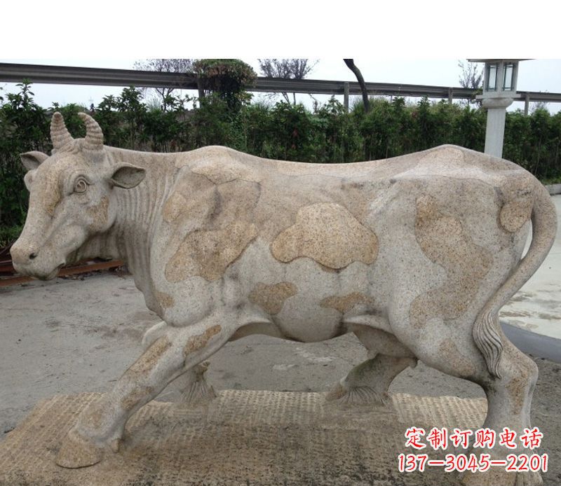 益阳中领雕塑精美绝伦的奶牛石雕