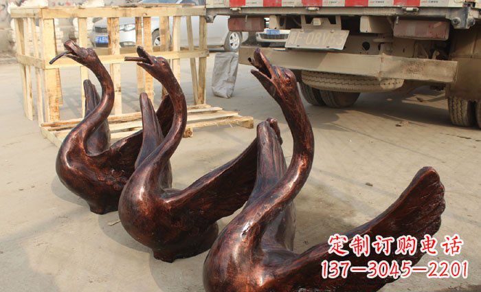 益阳优雅活泼的天鹅铜雕